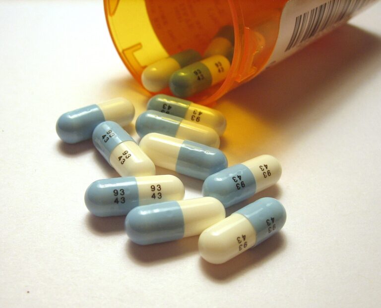 Gélules de psychotropes renversées.